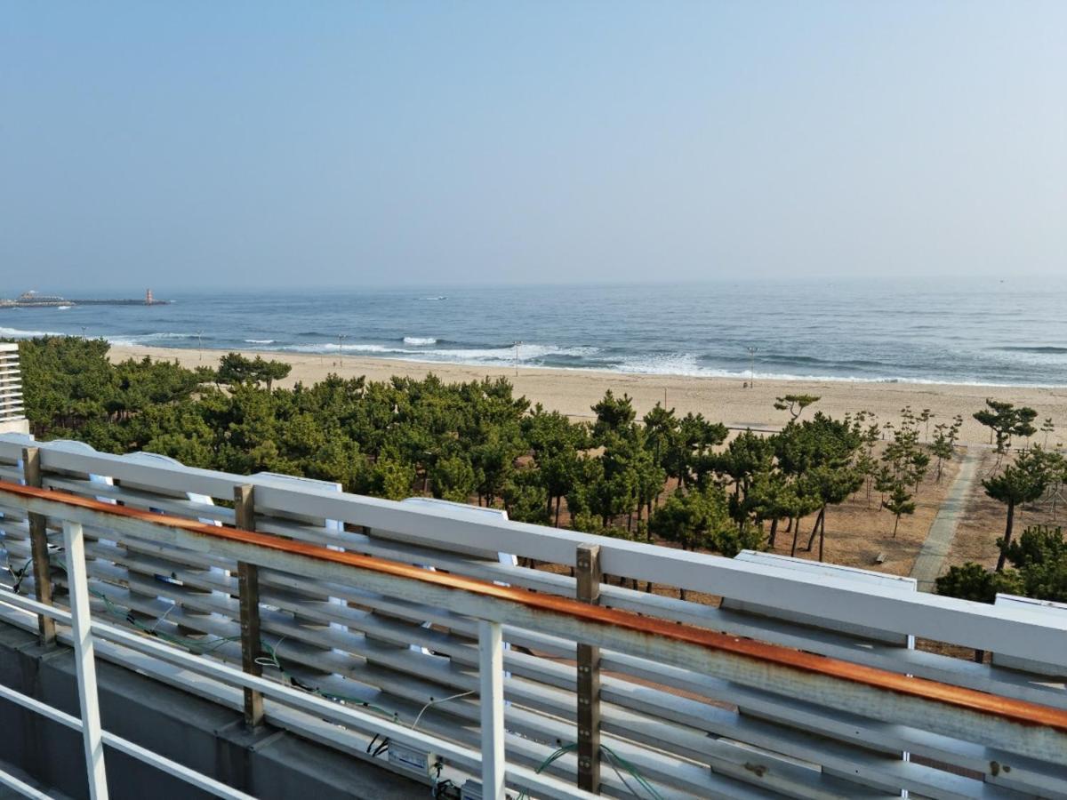 Pine Beach Yangyang Exteriör bild