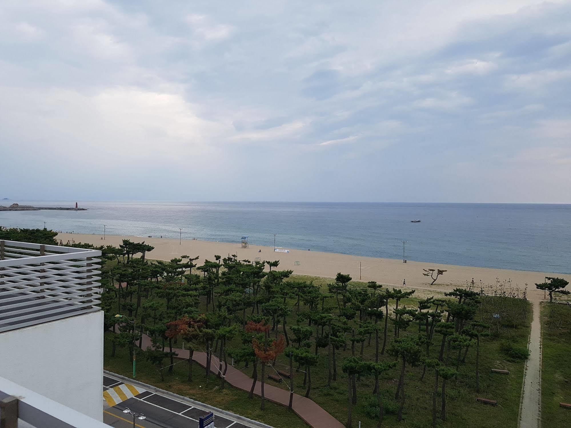 Pine Beach Yangyang Exteriör bild